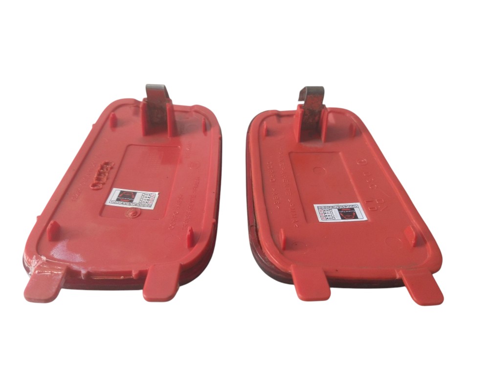 Par Refletor Para- Choque Traseiro Uno Vivace Way Vermelho