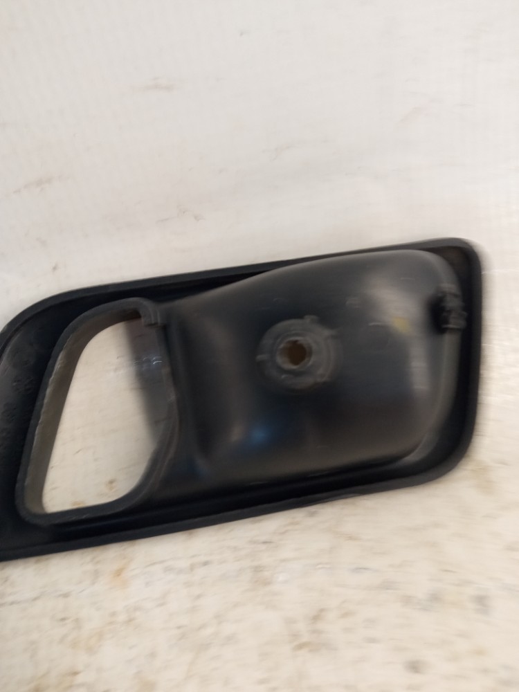 MOLDURA DA MAÇANETA INTERNA LADO ESQUERDO FIAT SIENA 2010 5
