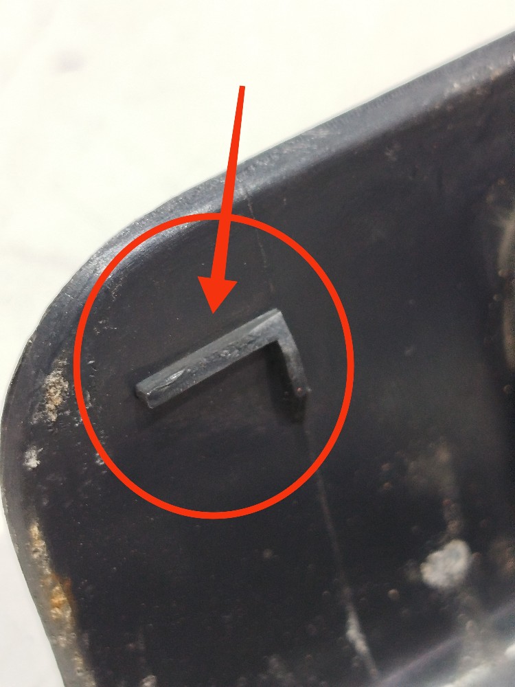 Moldura Batente Tampa Traseira Duster 2015 909309588r 2