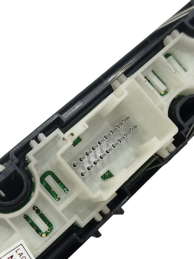 Moldura Central Botoes Fiat Strada End 1.4 2022 01002707760 6