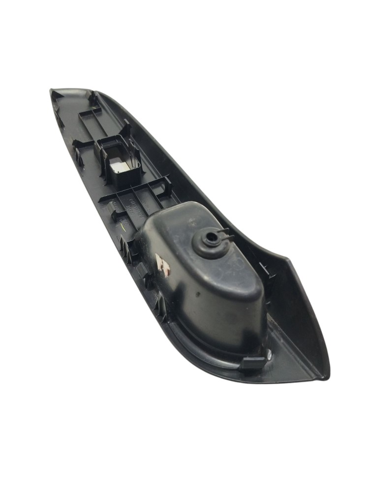 Moldura Botao Vidro Dianteiro Direito Nissan Versa 2012 4