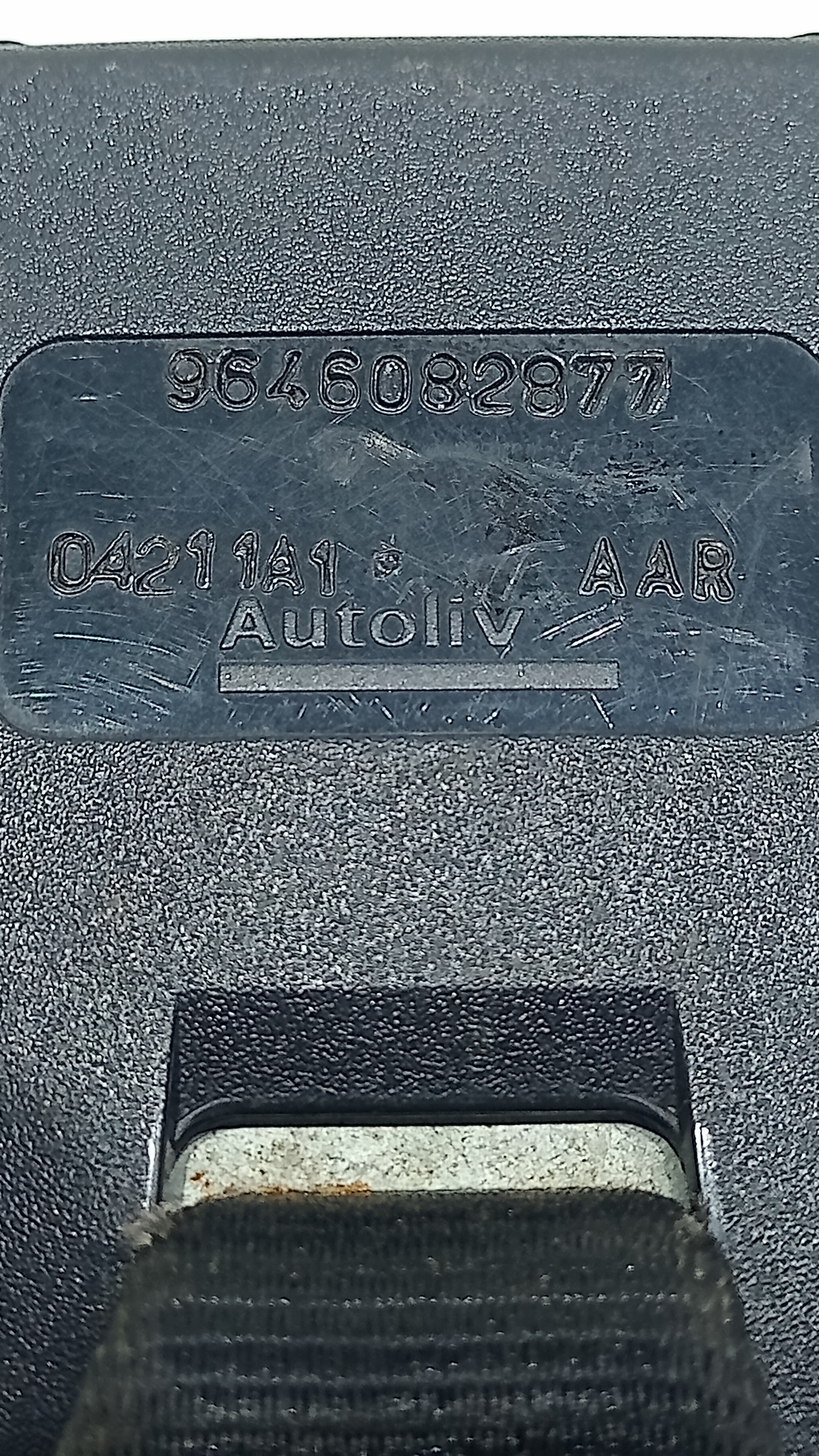 Engate cinto segurança traseiro fême peugeot 206 1.4 2004 3