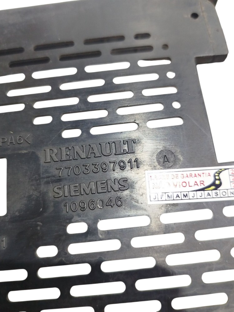 Suporte Módulo Bsi Renault Scenic 2.0 16v 2001 7703397911 2