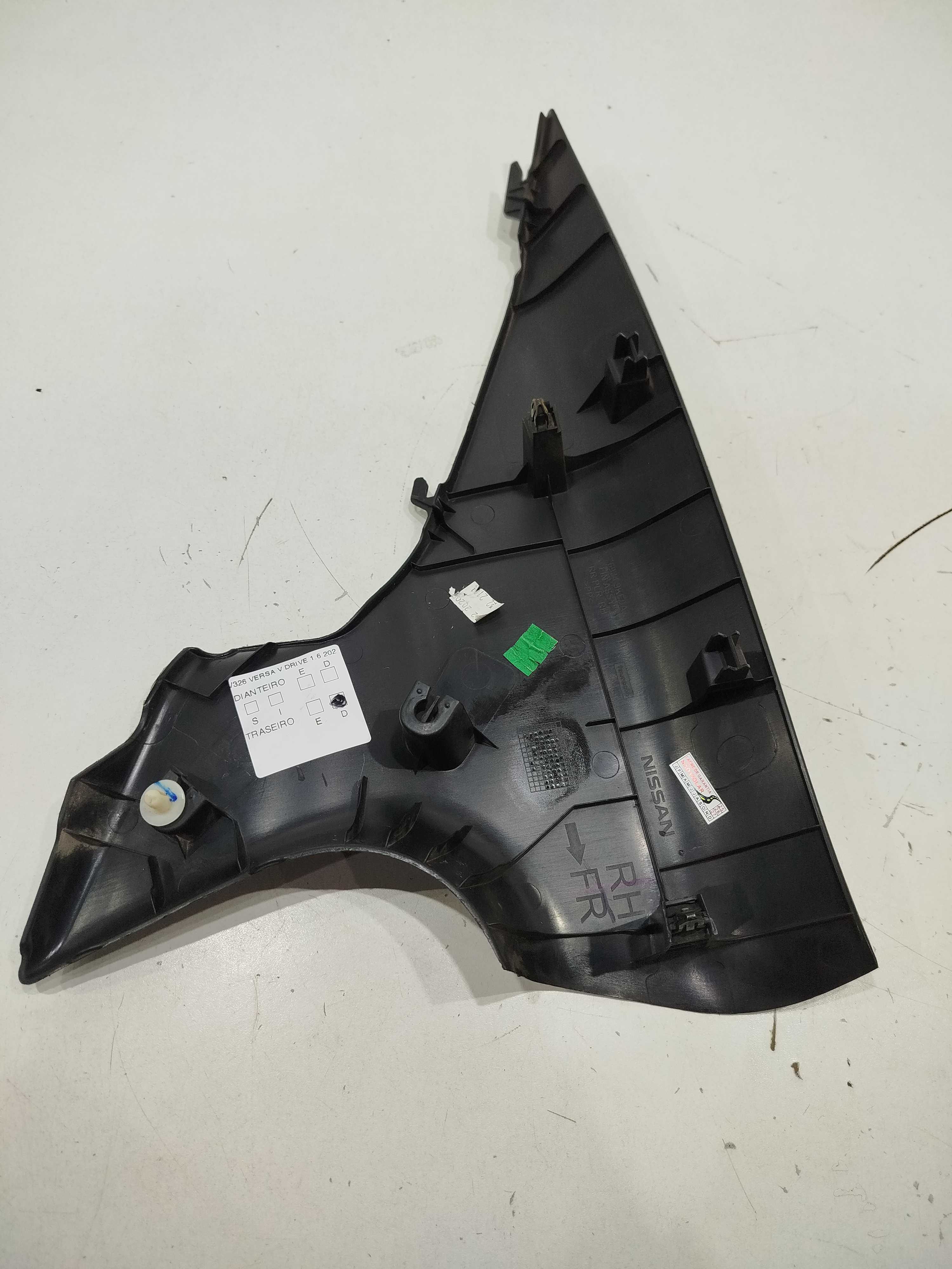 Acabamento Coluna Traseira Direita Versa V  2020 Original Preto
