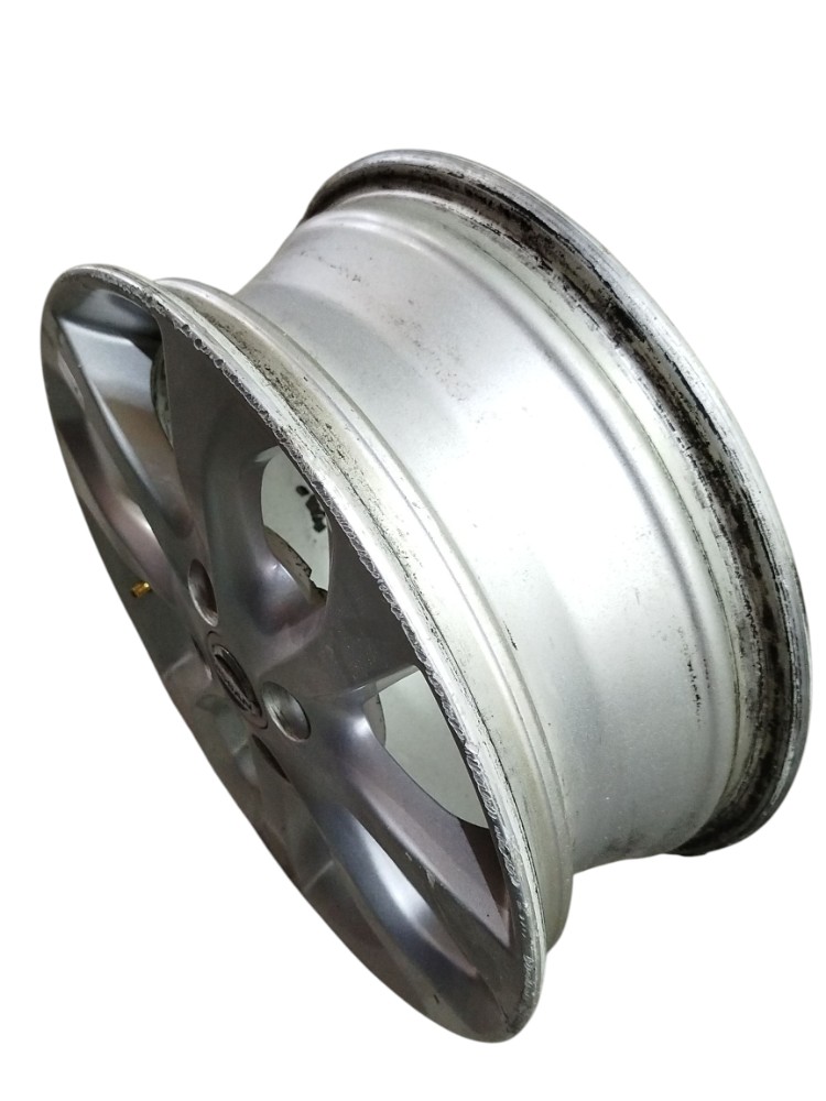 Roda Liga Leve 15 Nissan March 1.0 2017 Detalhe Riscos Prata 9