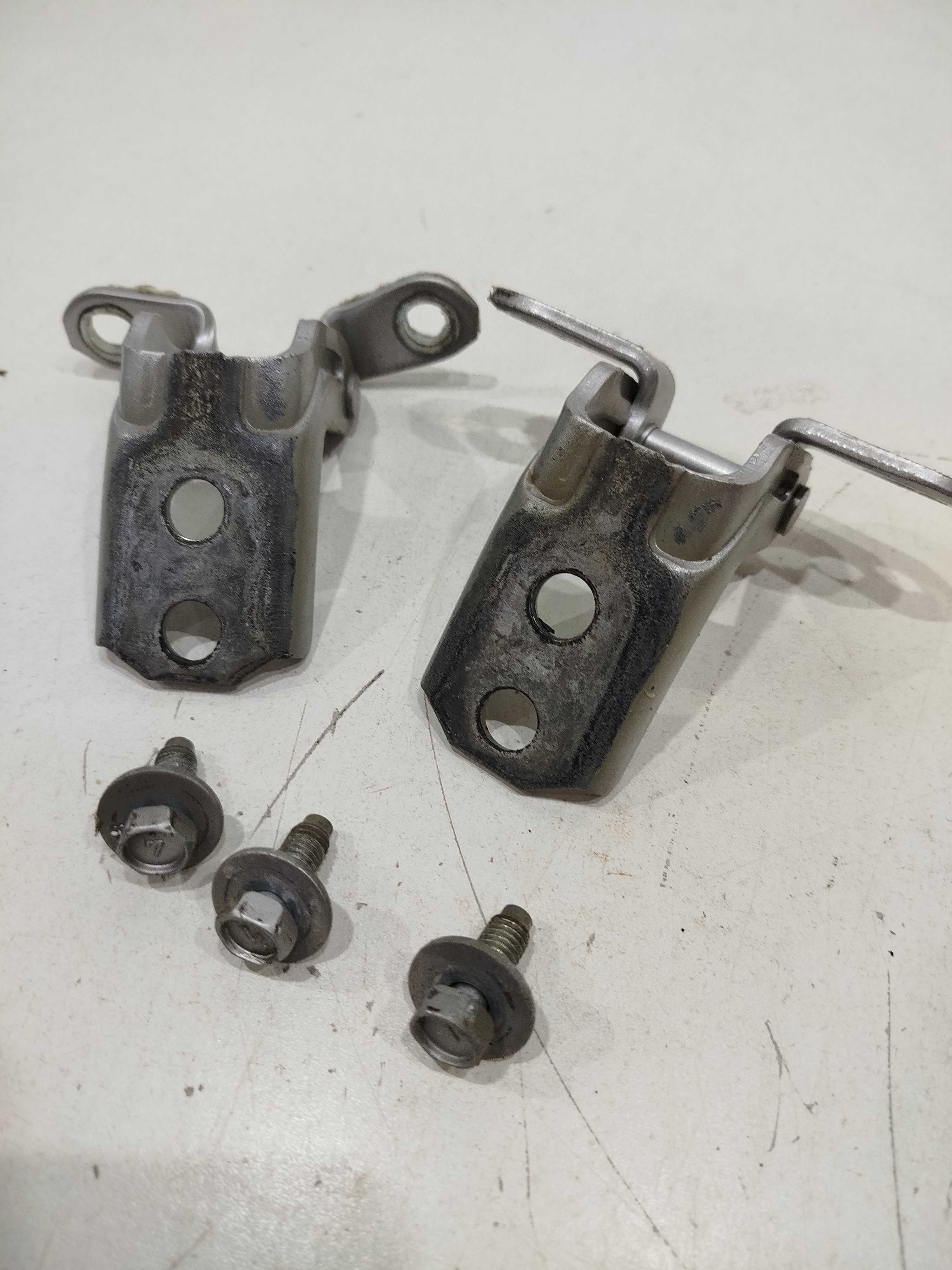 Par Dobradiças Diant Direita Nissan Versa VDrive 2020/21 2