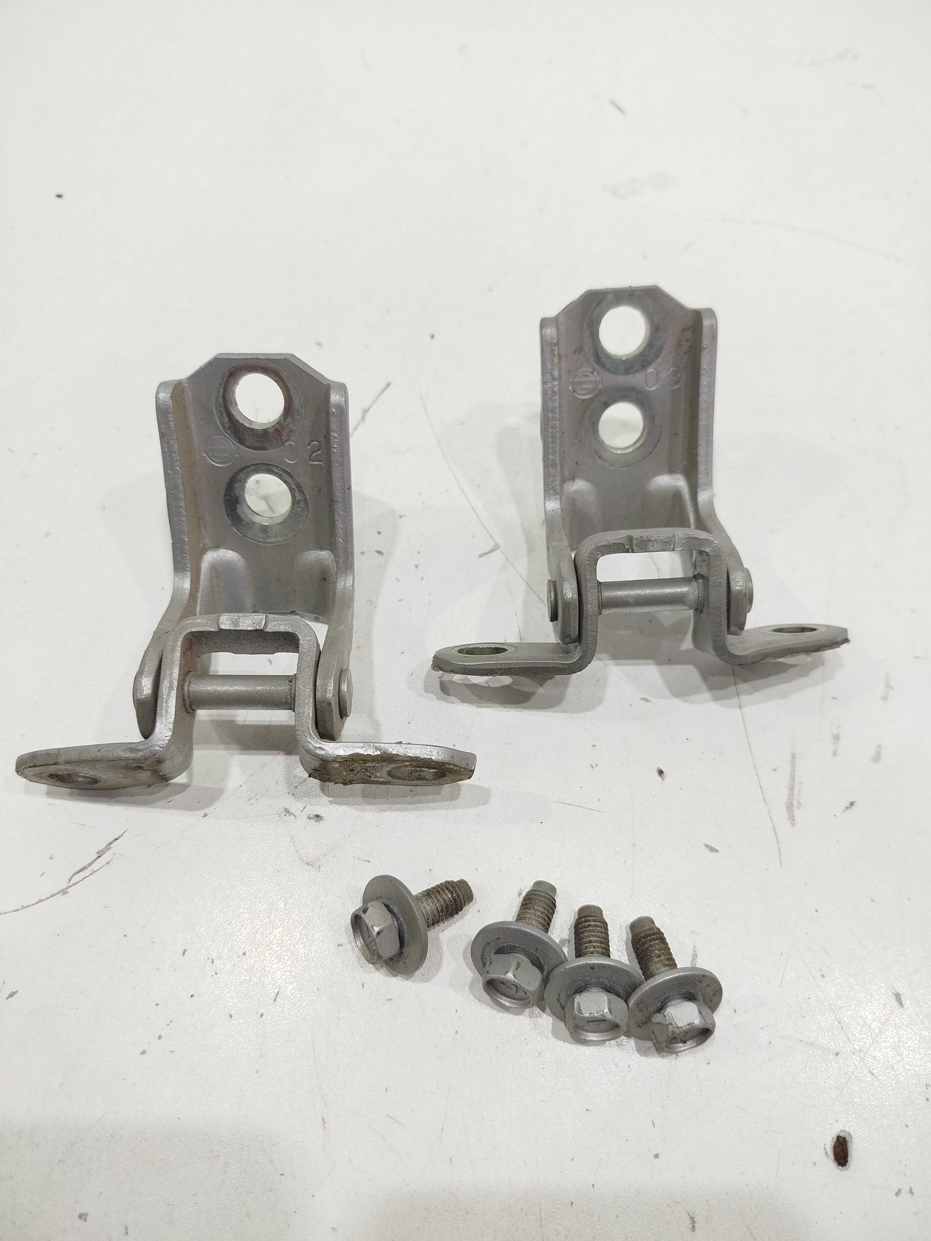 Par Dobradiça Porta Dianteira Direita Nissan Versa 2020/21 2