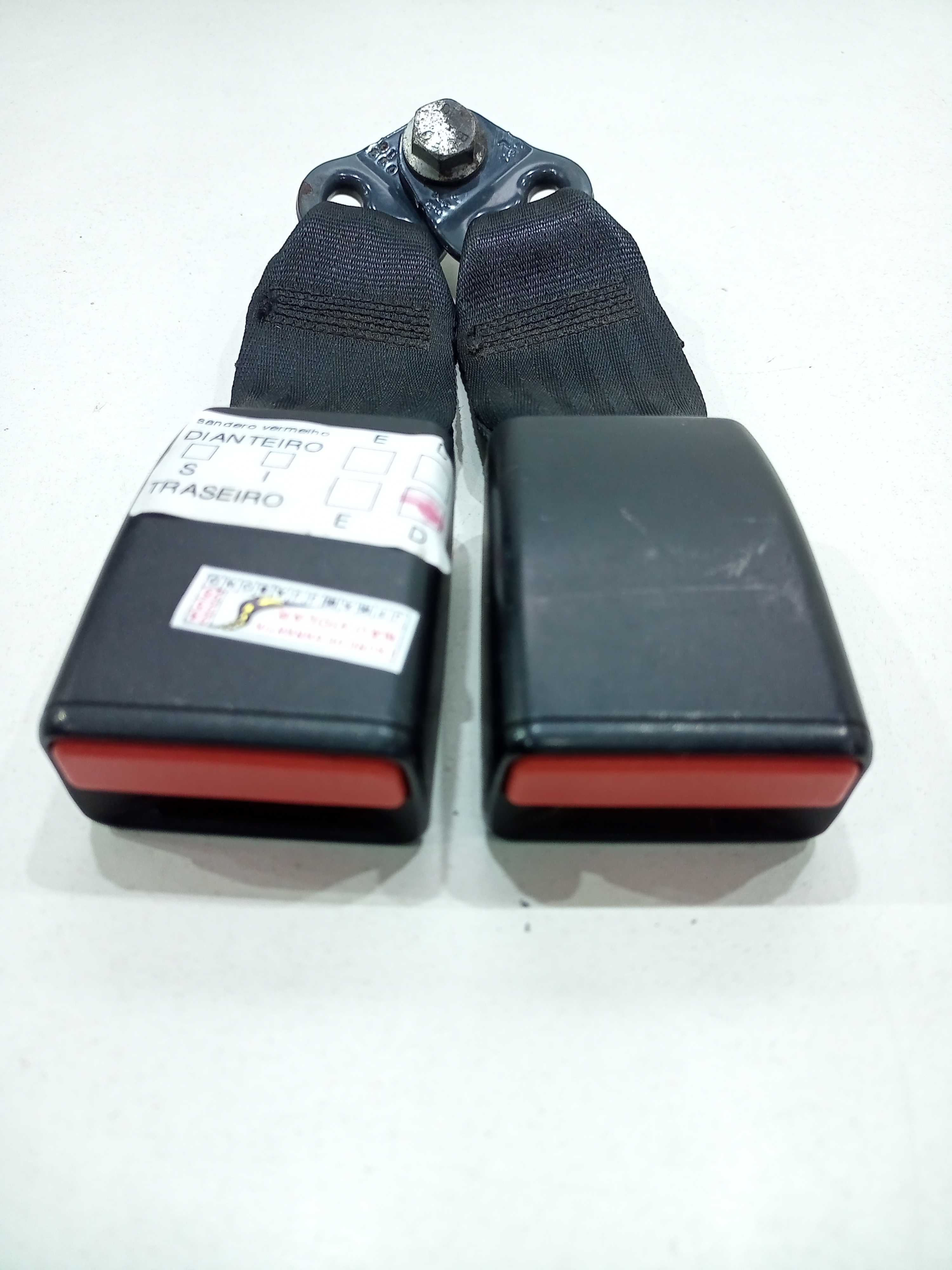 Engate cinto duplo segurança fêmea Renault Sandero 2016 2