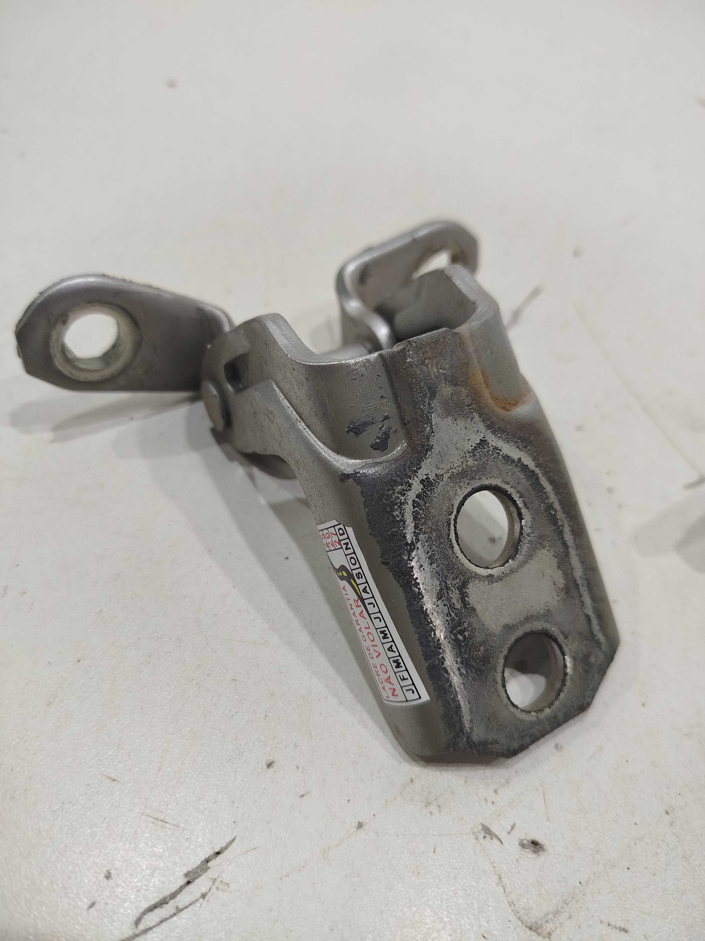 Par Dobradiça Porta Dianteira Direita Nissan Versa 2020/21