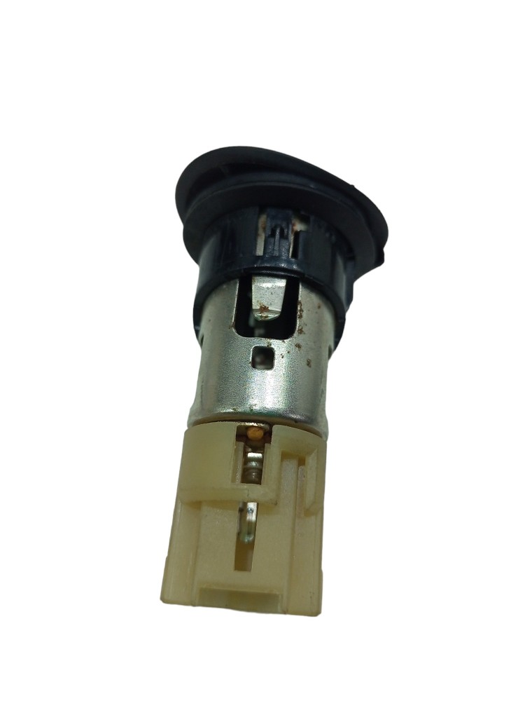 Tomada 12 Volts Peugeot 206 1.4 2004 3