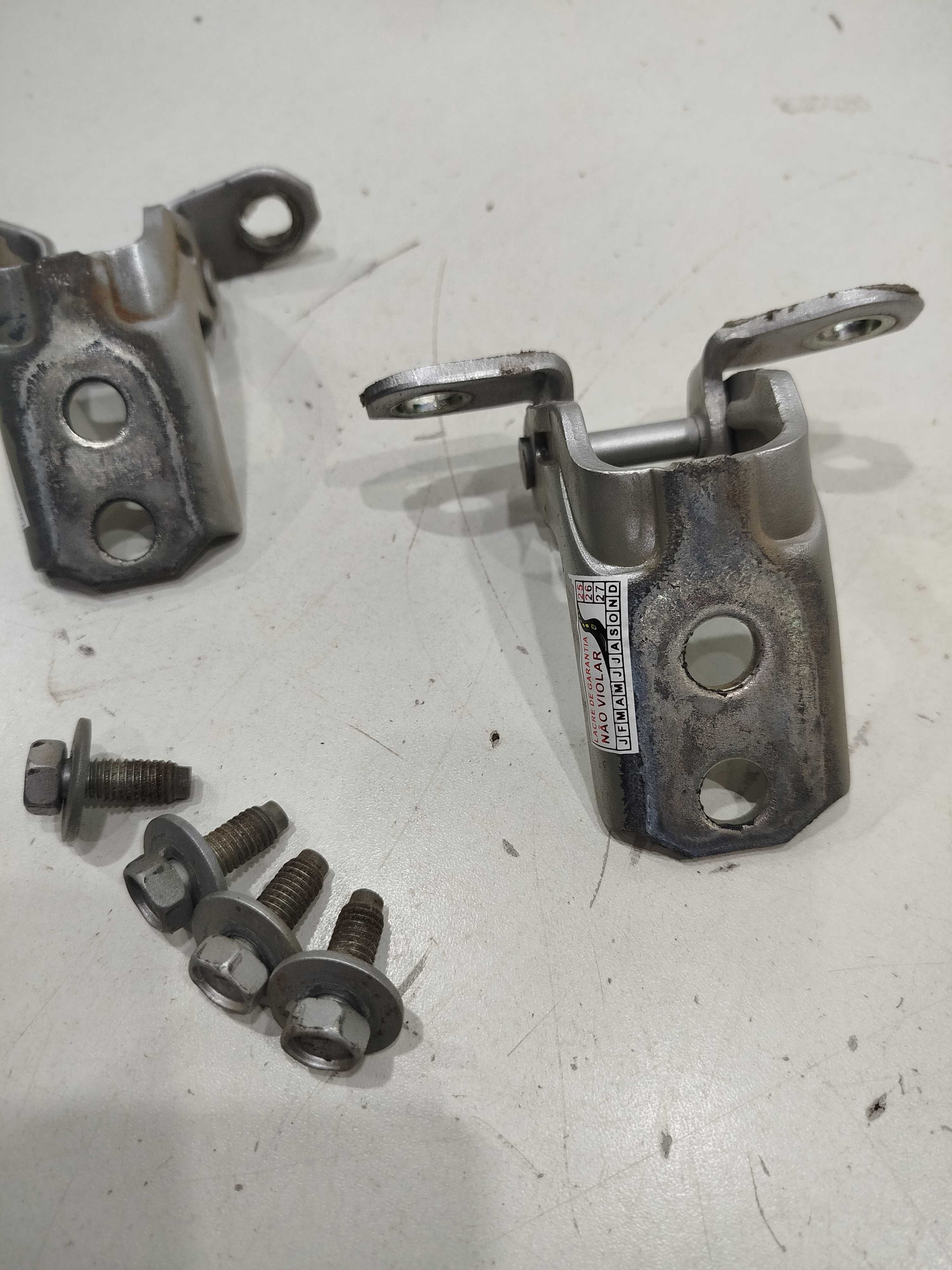 Par Dobradiça Porta Dianteira Direita Nissan Versa 2020/21 3