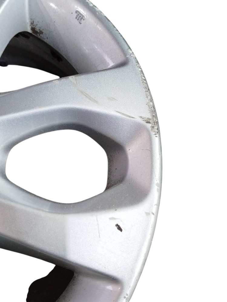 Roda Liga Leve 15 Nissan March 1.0 2017 Detalhe Riscos Prata 5