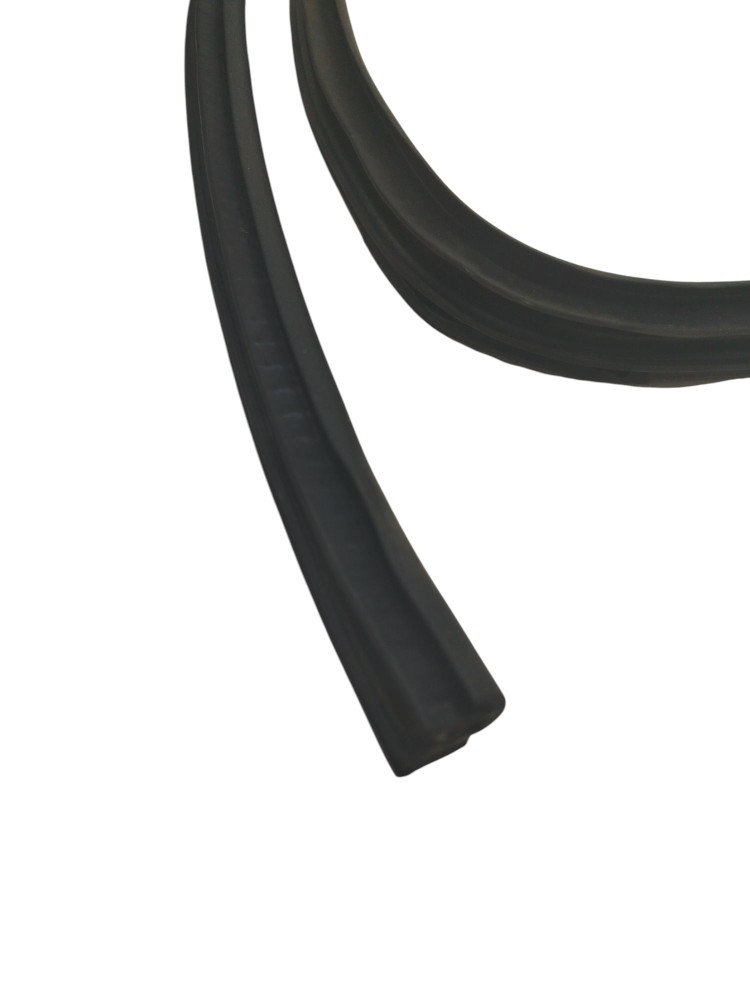 Borracha Carroceria Porta Tras Esq Nissan Versa V Drive 2020 – Preto 2