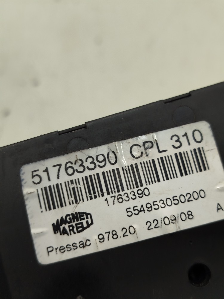 Caixa Fusíveis 0913 Fiat Linea Punto 2008 51763390 3