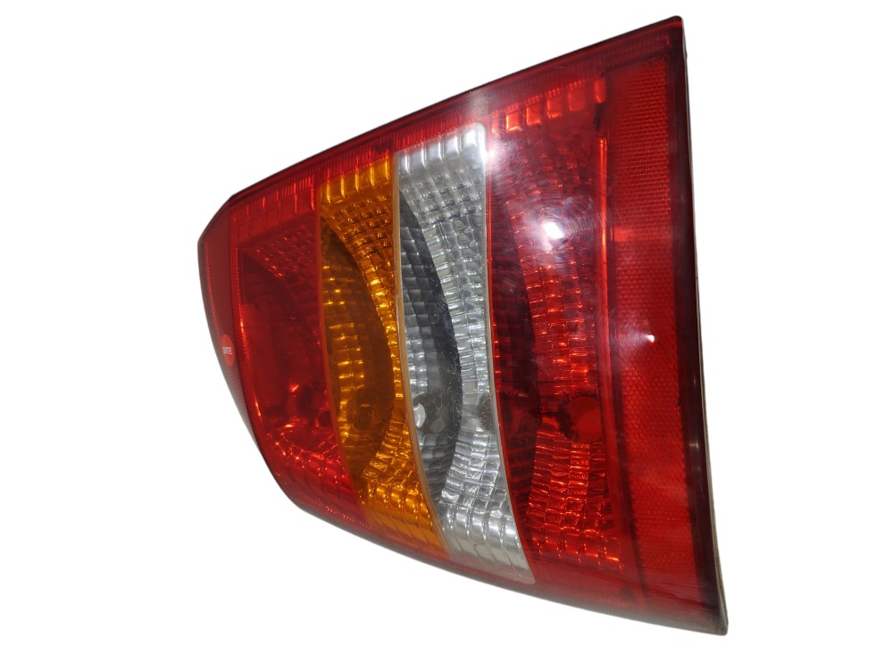 Lanterna esquerda tricolor gm astra 2002 hatch detalhe 4