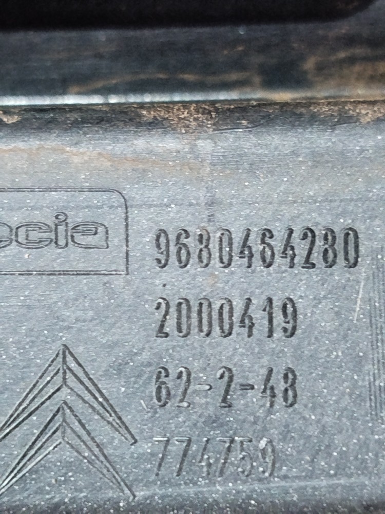 Guia Para-choque Tras Direito C4 Picasso Glx 2.0 16v 2012 4