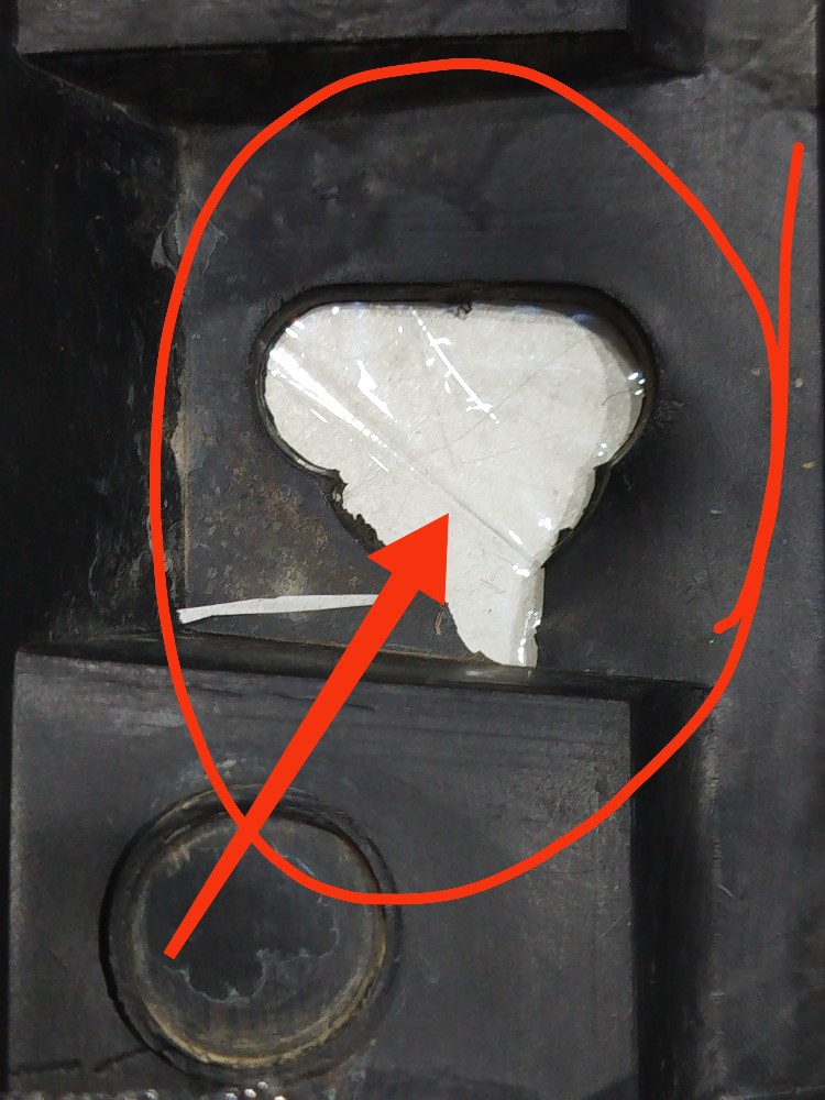 Defletor Inferior Parachoque Dianteiro Clio 2005  Detalhe 4