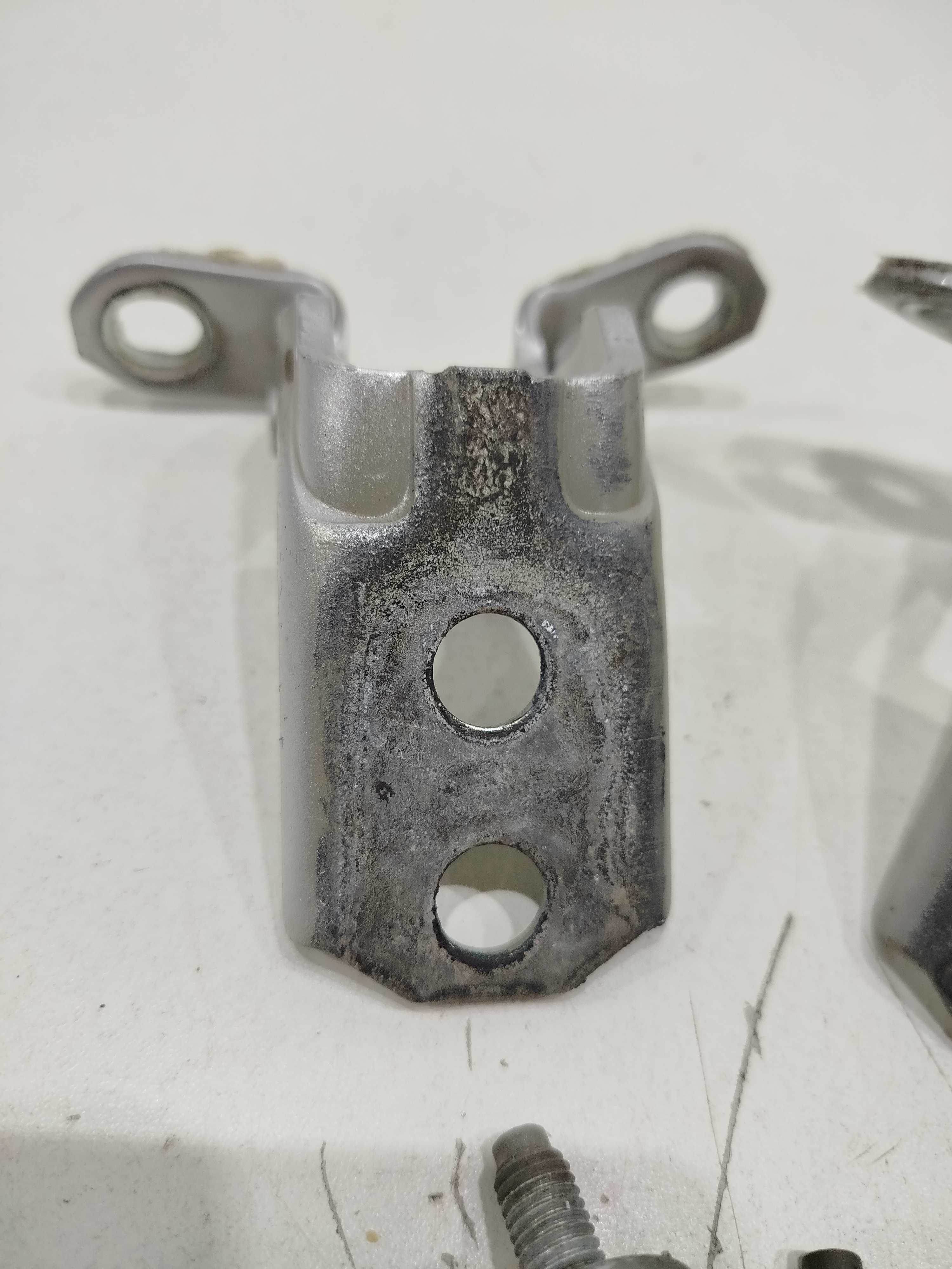 Par Dobradiças Diant Direita Nissan Versa VDrive 2020/21 1