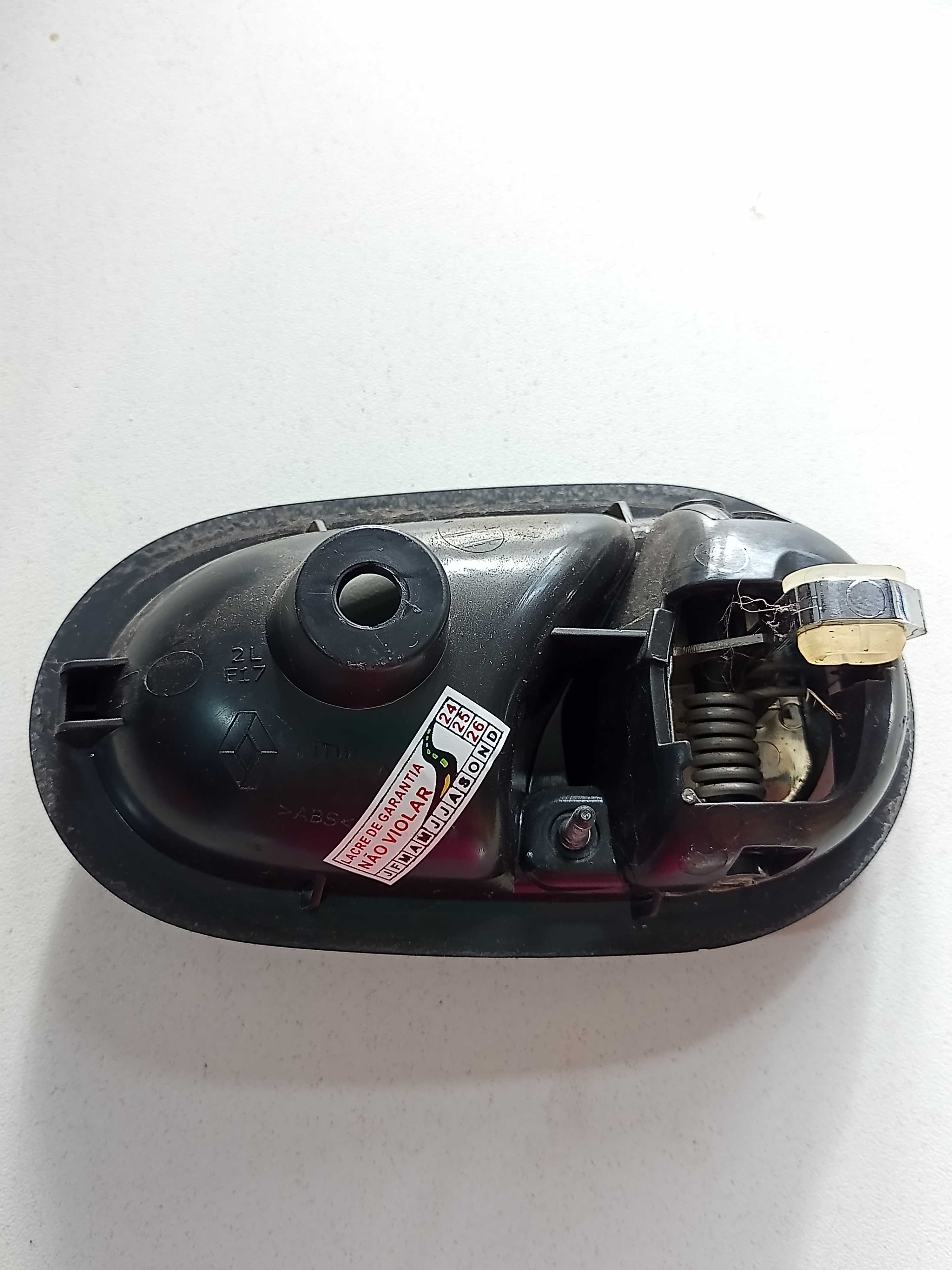 Maçaneta Interna Porta Dianteira Esquerda Sandero 2016 Preto Com Cromado Dianteira 2