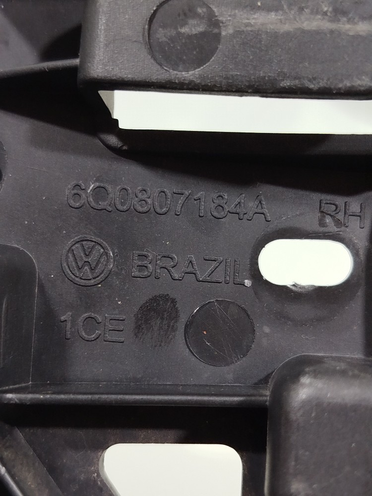Guia Parachoque Diant Direito Vw Polo 2009 A 2013 5