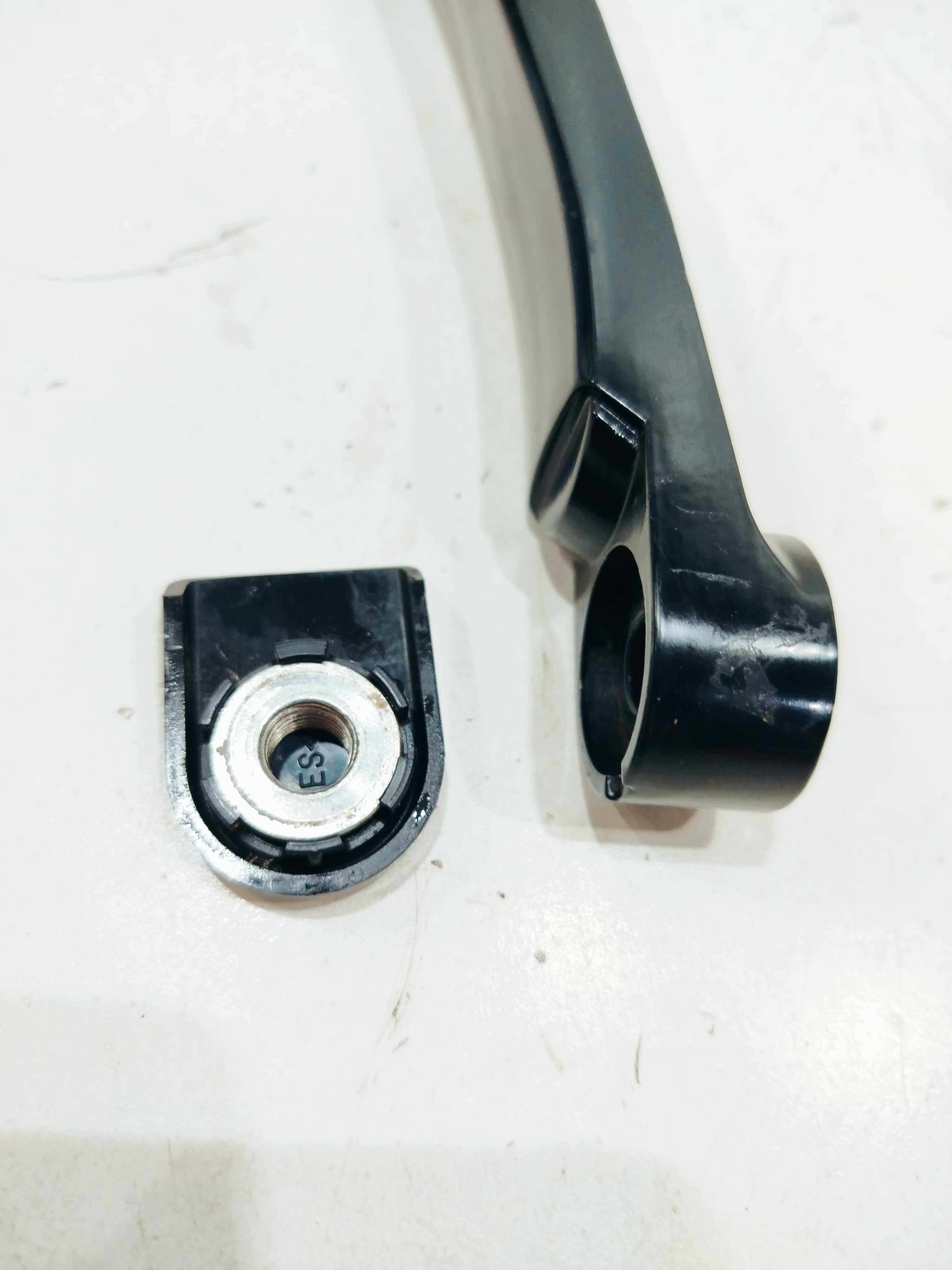 Braço Limpador Parabrisa Esq Nissan Versa V Drive 2020/21 1