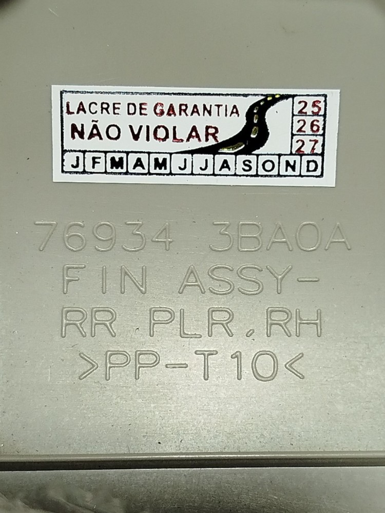 Moldura Acabamento Coluna Tras Direita Nissan Versa Sl 2013 5