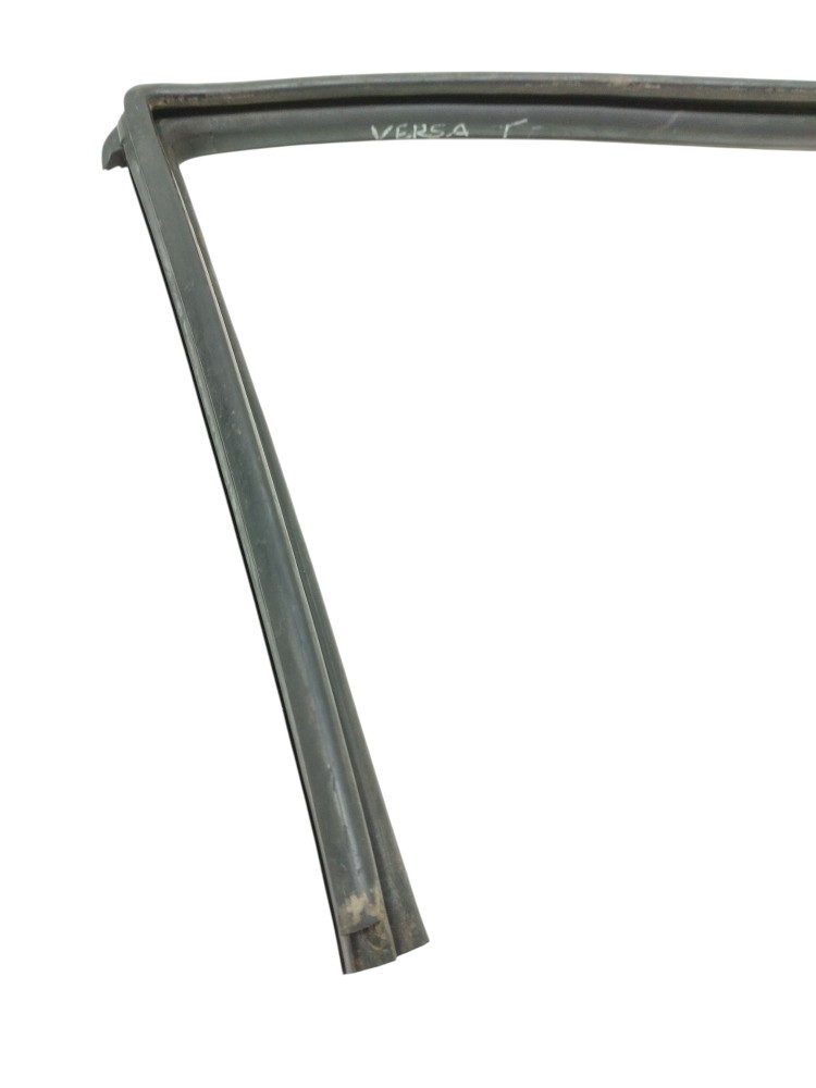 Borracha Canaleta Porta Traseira Esquerda Nissan Versa 2012 2