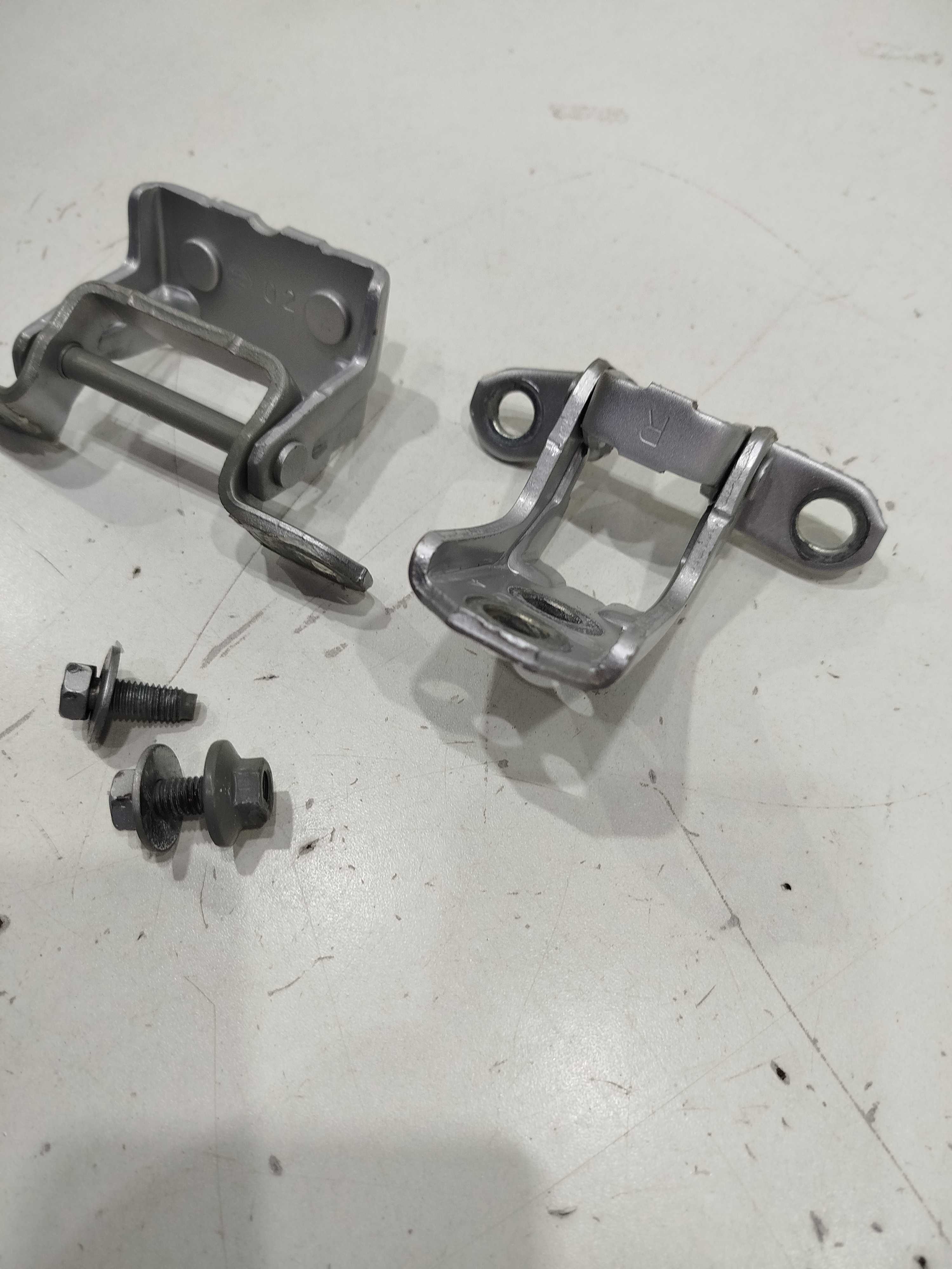 Par Dobradiças Tras Direita Nissan Versa V Drive 2020/21 2