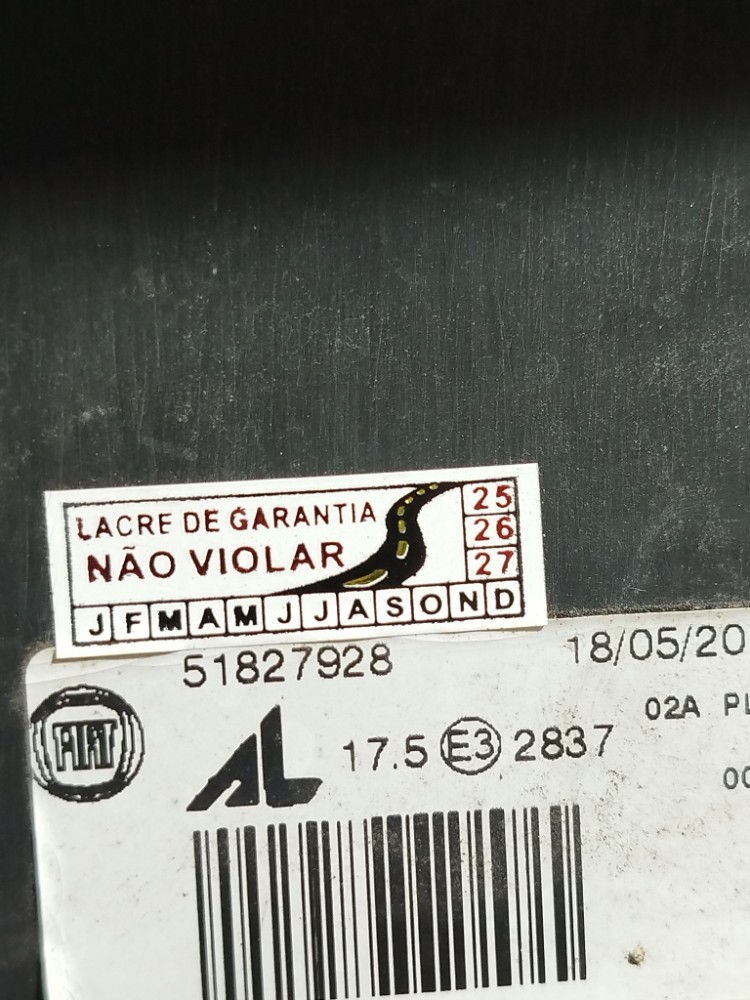 Farol Dianteiro Direito Fiat Uno 2010 A 2013 51827928 Direito/passageiro 2