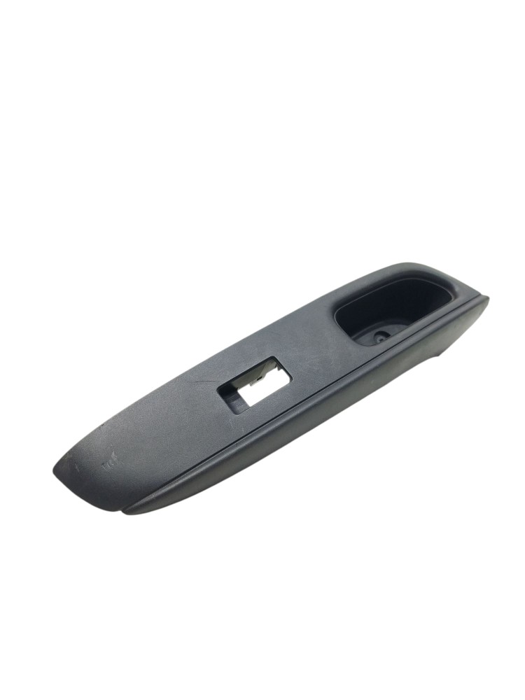 Moldura Botao Vidro Dianteiro Direito Nissan Versa 2012 2