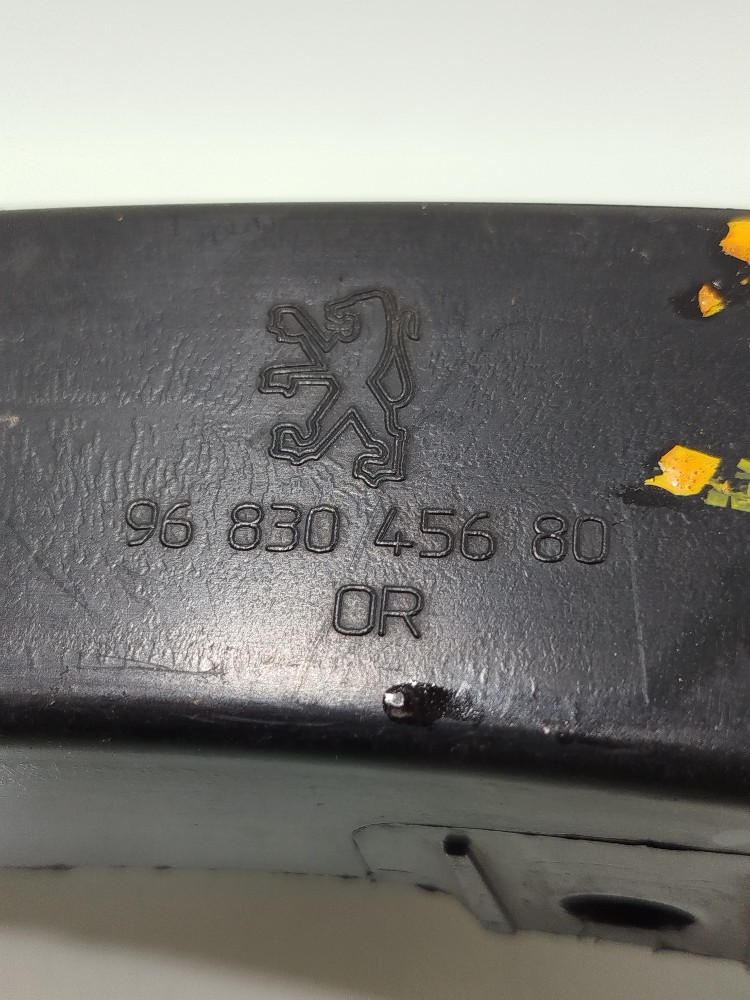 Guia Parachoque Tras Esquerdo Peugeot 3008 2011 A 2016 4