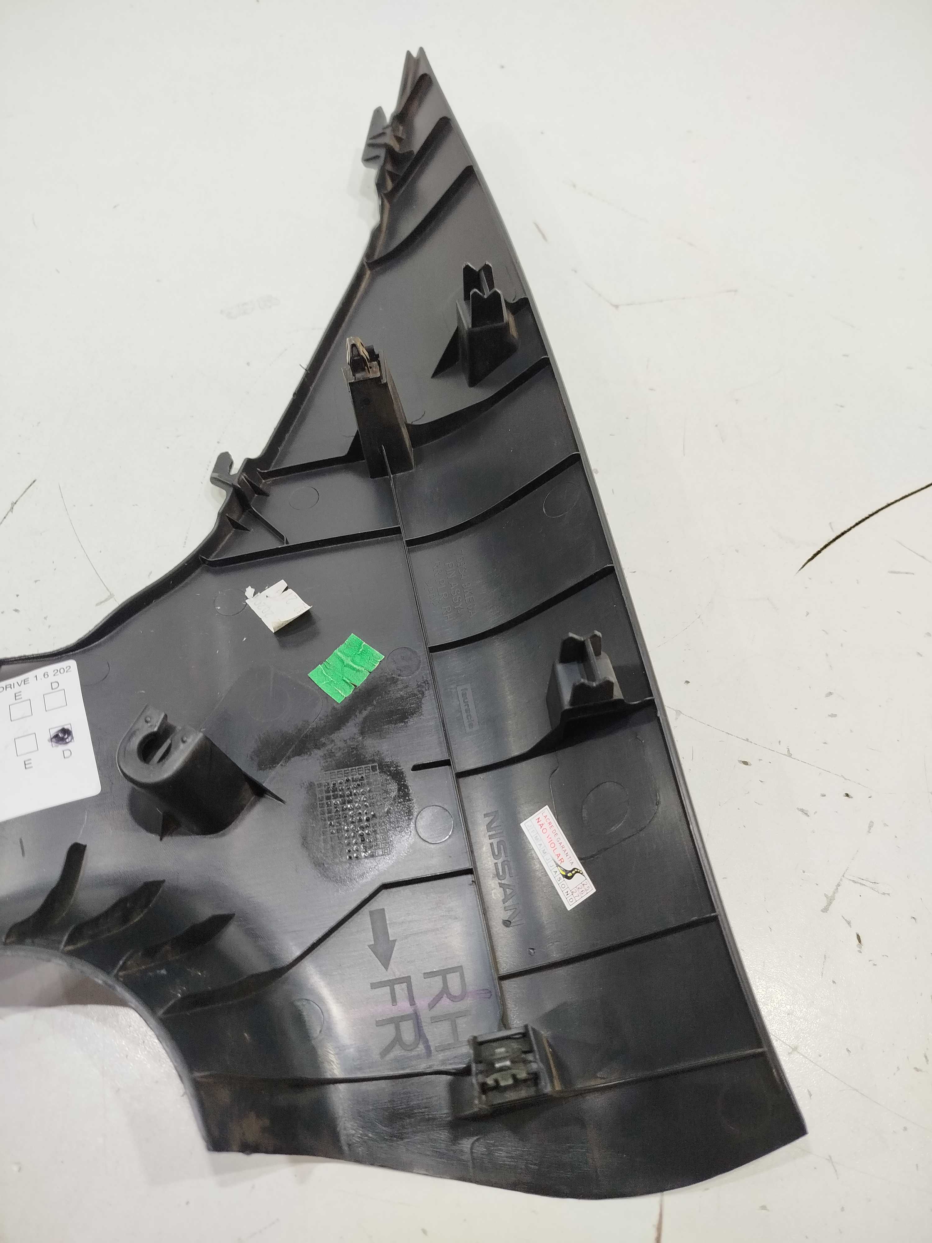 Acabamento Coluna Traseira Direita Versa V  2020 Original Preto 3