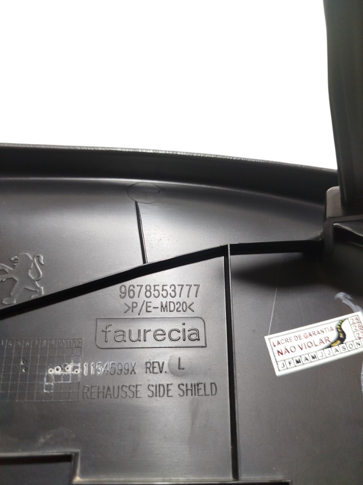 Moldura Acabamento Banco Dianteiro Esquerdo Peugeot 208 2