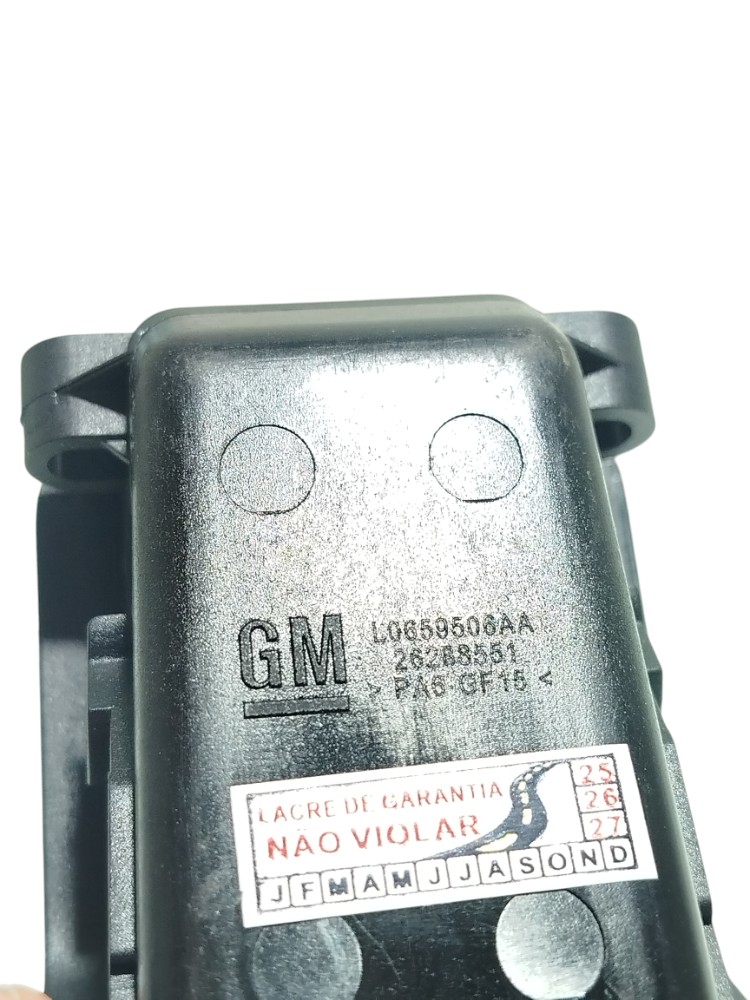 Moldura Banco Isofix Gm Tracker 1.0 Turbo 2023 26288551 Preto 6