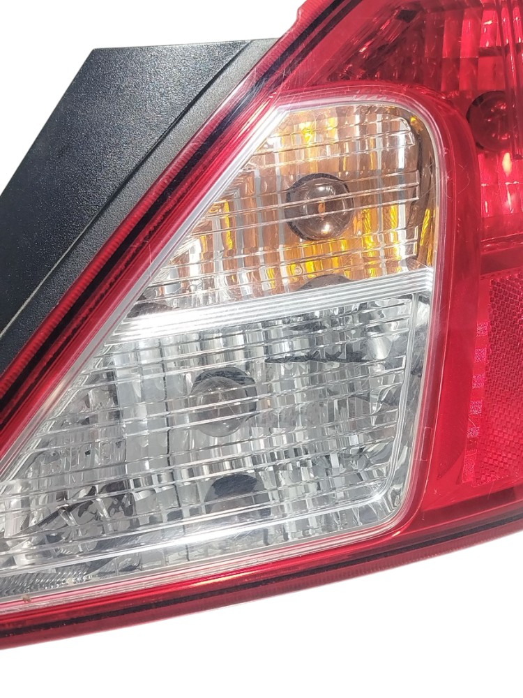 Lanterna Tras Direita Nissan Versa 2012 265503bg0a Orig Direito/passageiro Acrílico 4