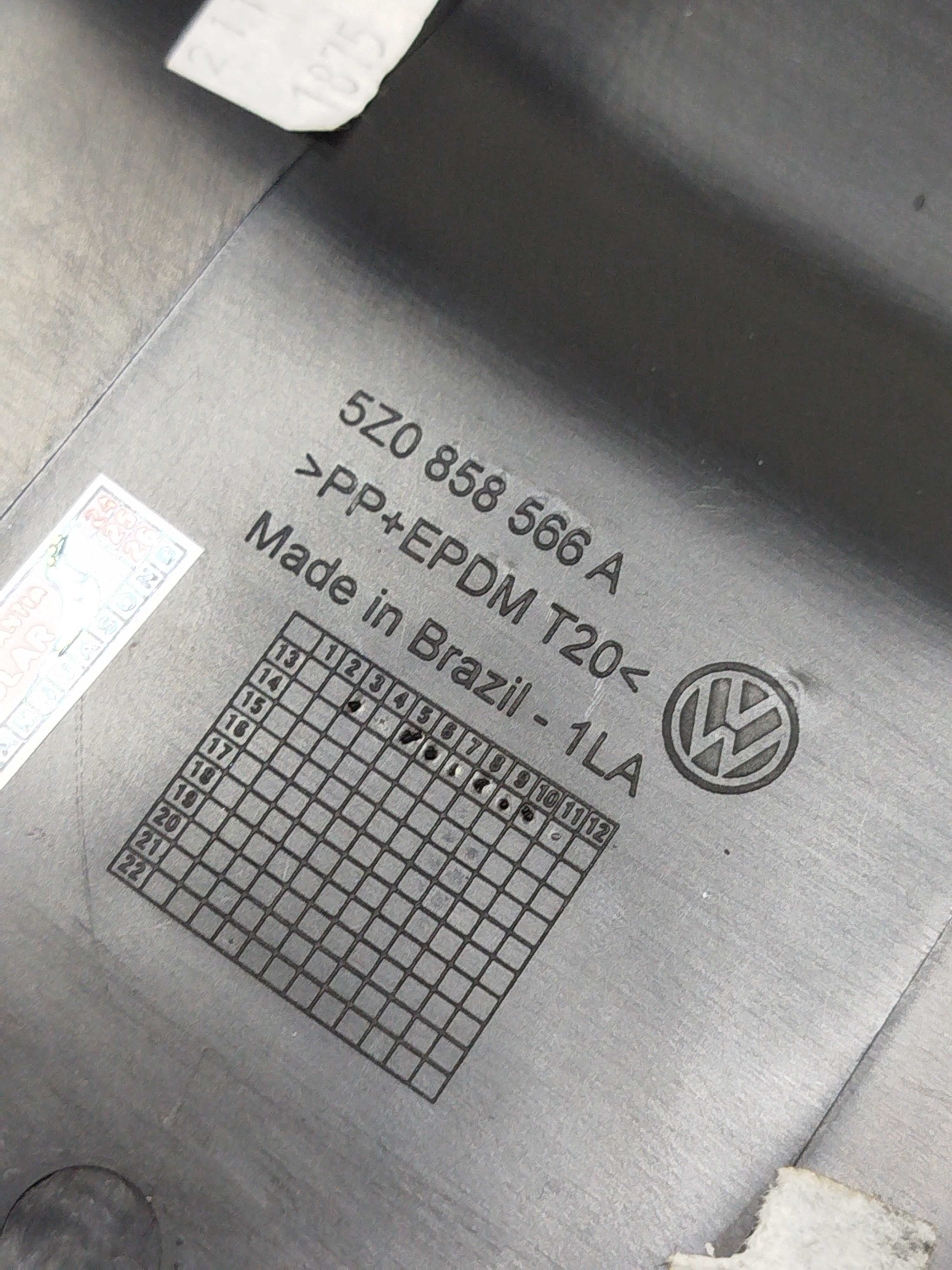 Moldura Inferior Coluna Direção Fox 1.0 8v 2014 5Z0858566A 5