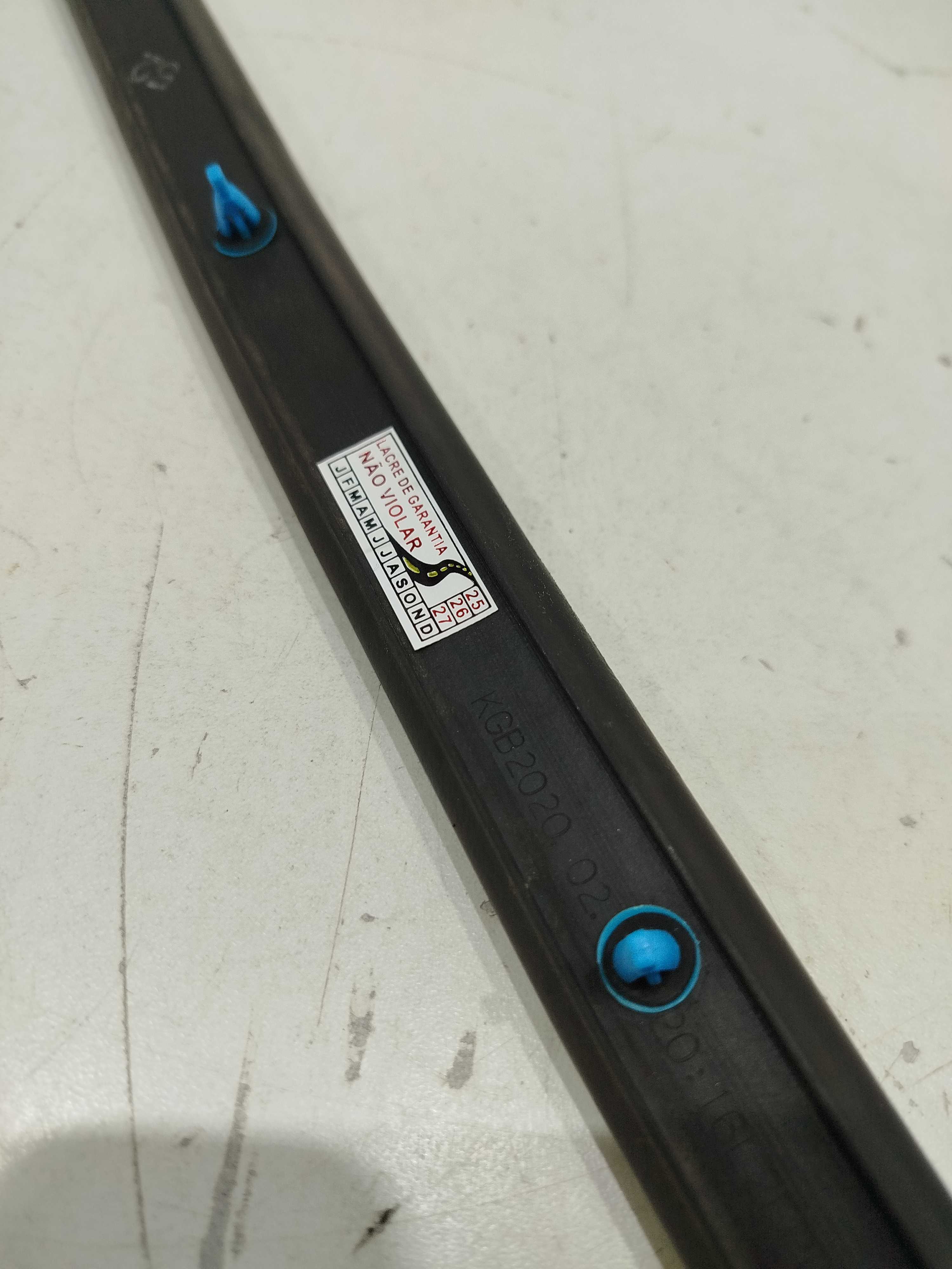 Borracha Coluna T Ld Direito Nissan Versa V Drive 2020/21 Preto 2