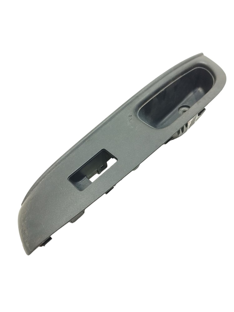 Moldura Botao Vidro Tras Esquerdo Nissan Versa 2012 2