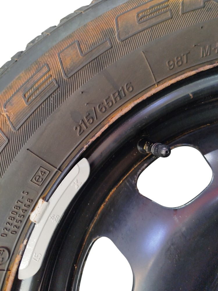 Pneu Stepe Duster Bridgestone 215 65 16 Detalhe 5