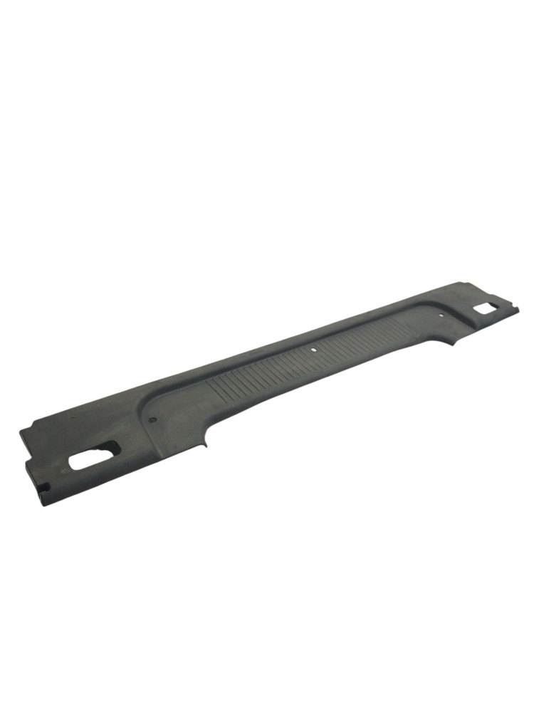 Acabamento Batente Porta Malas Nissan Versa V Drive 1.6 2020