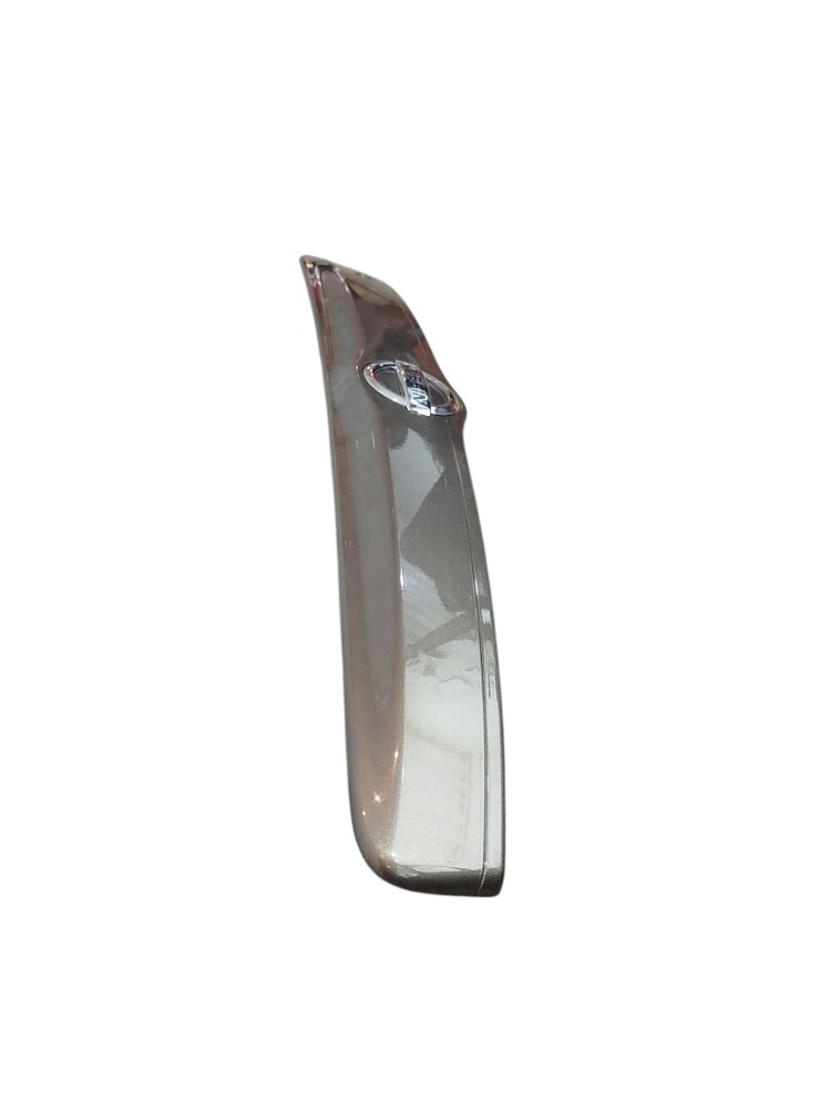 Moldura Friso Tampa Tras Nissan Versa Sl 2013 848103kc1a Prata/cinza 2