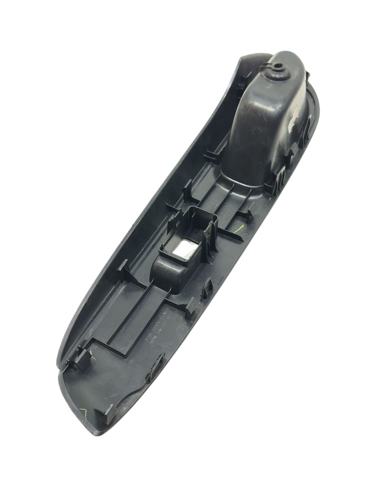 Moldura Botao Vidro Dianteiro Direito Nissan Versa 2012 8