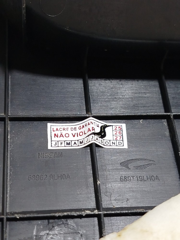Moldura inferior painel Esquer Nissan Versa March 689629LH0A 2