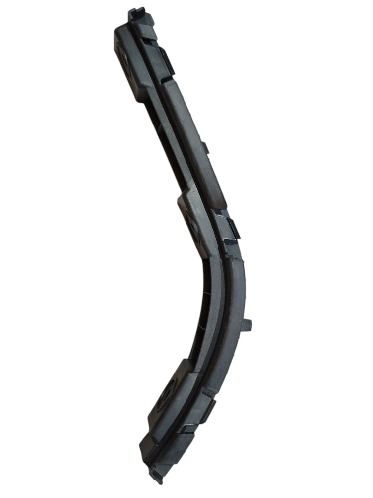 Guia parachoque suporte traseiro direito saveiro 2008 a 2021 1