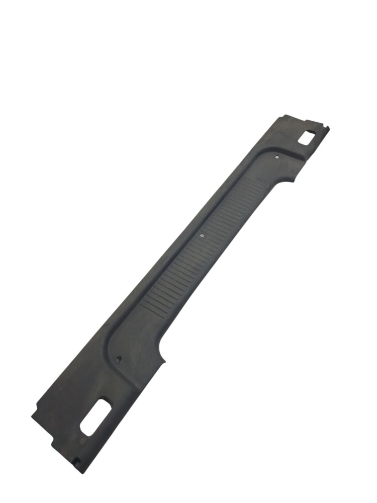 Acabamento Batente Porta Malas Nissan Versa V Drive 1.6 2020 2