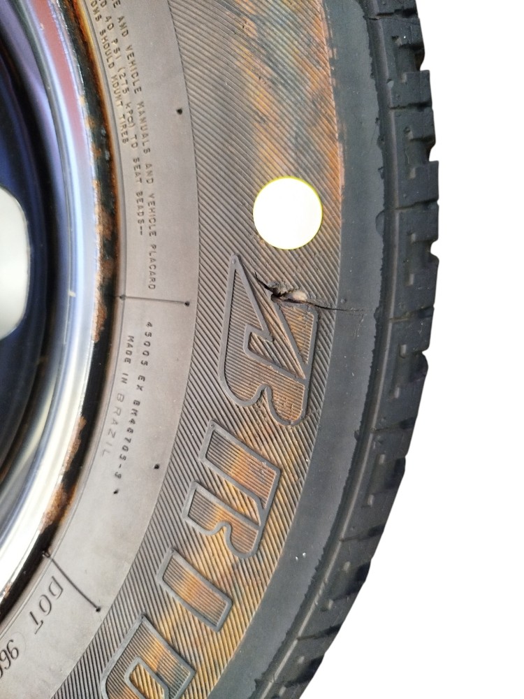 Pneu Stepe Duster Bridgestone 215 65 16 Detalhe 8