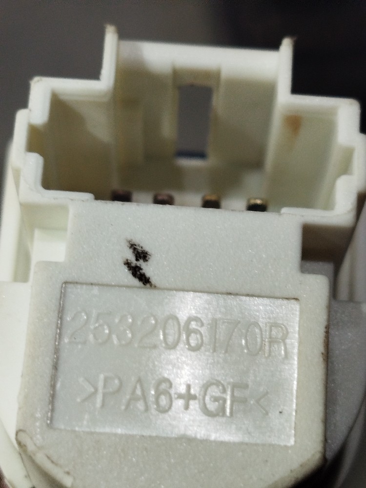 Interruptor pedal freio Duster 2015 253206170R 3