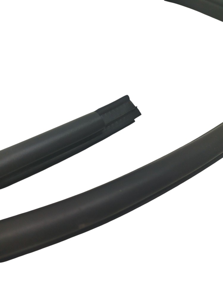 Borracha Carroceria Porta Tras Esq Nissan Versa V Drive 2020 – Preto 1