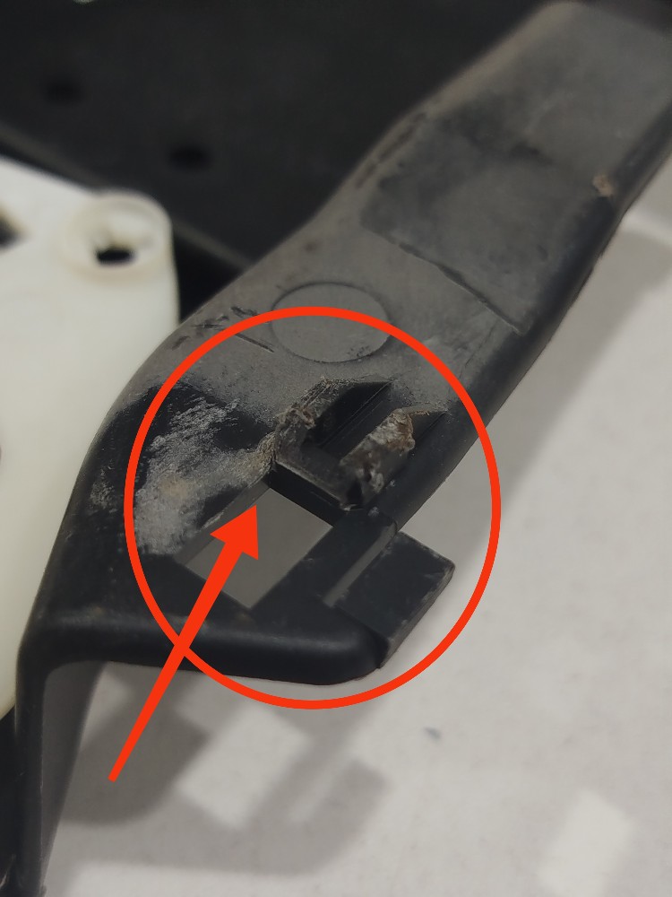 Suporte Haste Fechadura Dianteira Esquerda Xsara 2002 1