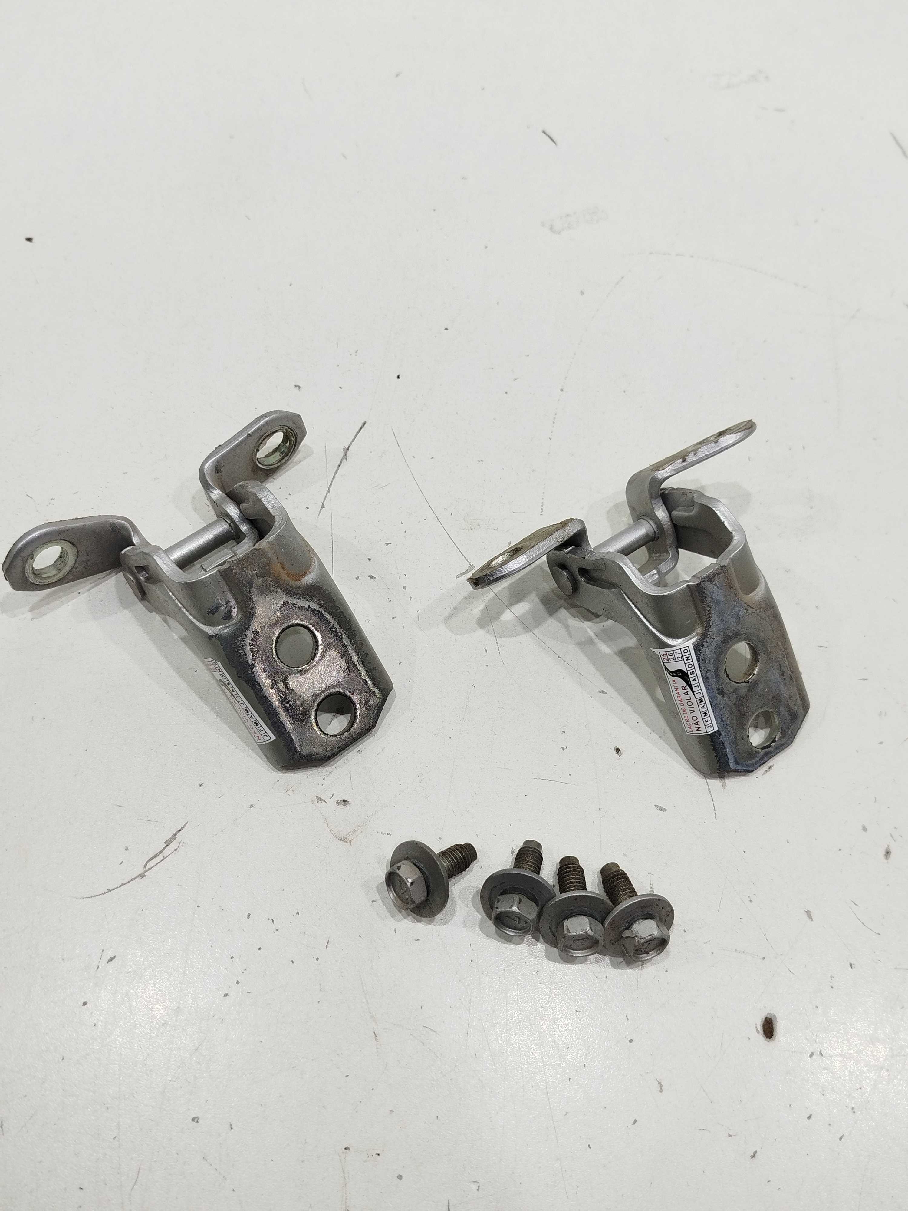 Par Dobradiça Porta Dianteira Direita Nissan Versa 2020/21 4